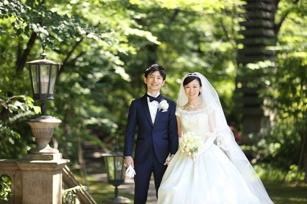 綱町三井倶楽部の花嫁さまへ スズランとバラのブーケ｜東京・白金の花屋 一会
