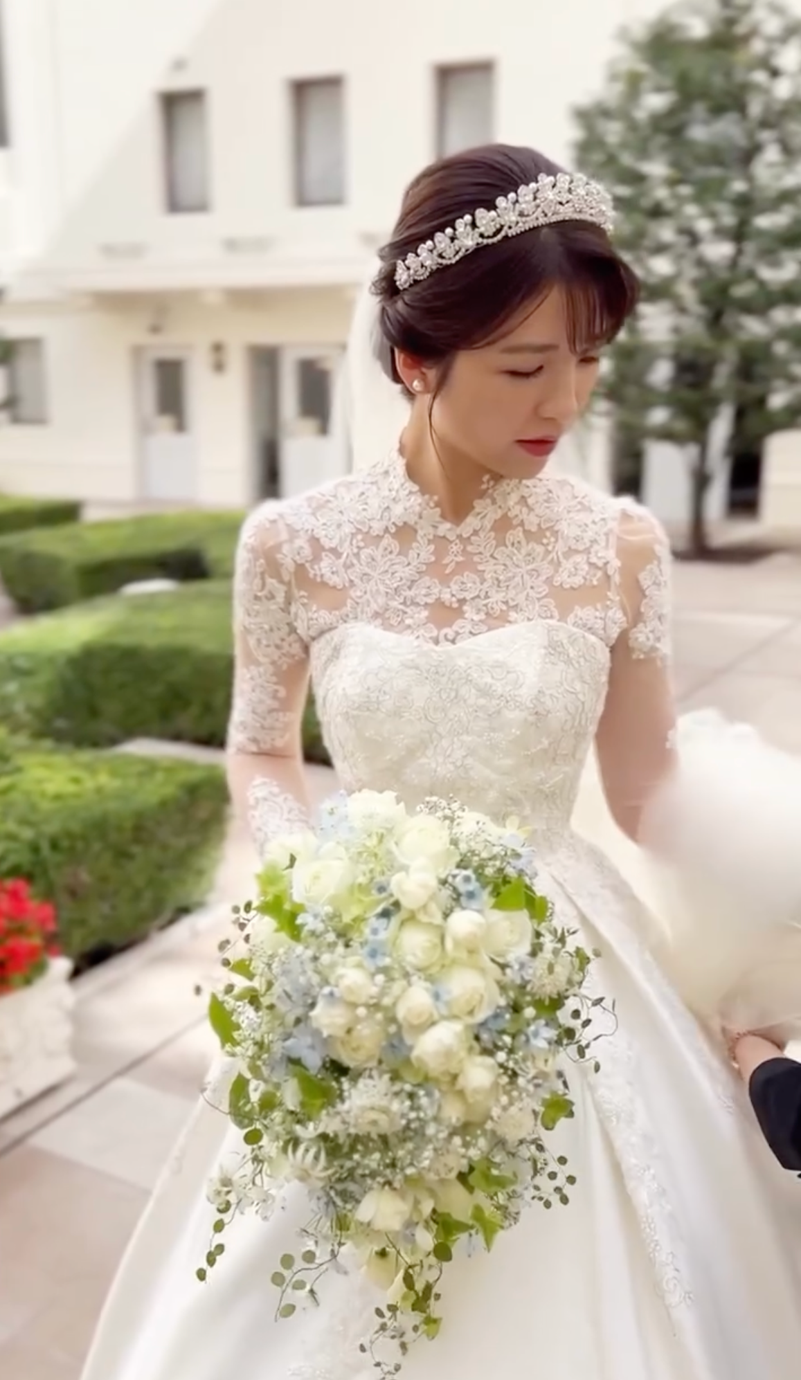 卒花嫁様レポ　ホテルニューグランドの花嫁様へ　水色を差し色にした爽やかなシャワーブーケ