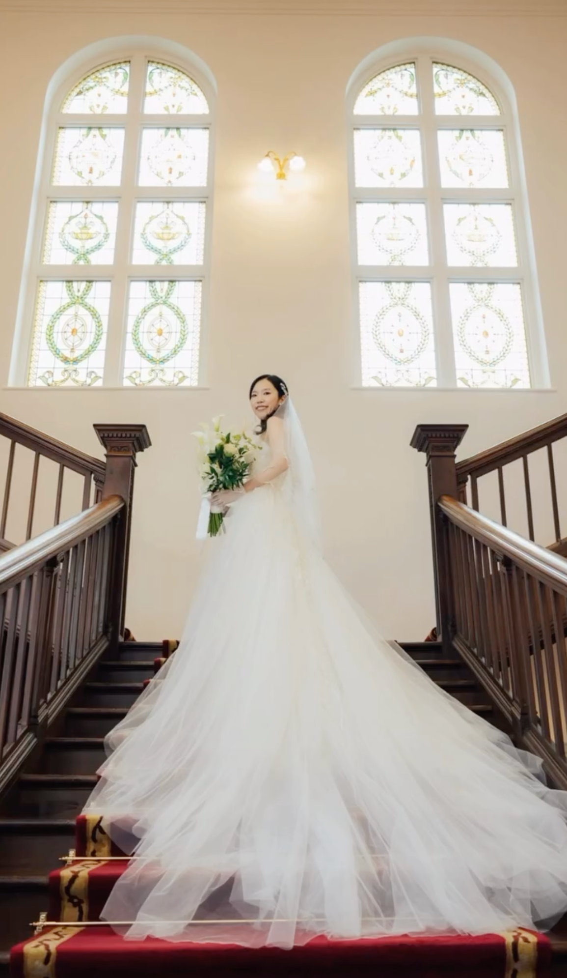 卒花嫁様レポ　綱町三井倶楽部の花嫁様へ 白いアンスリウムとカラーのアームブーケ