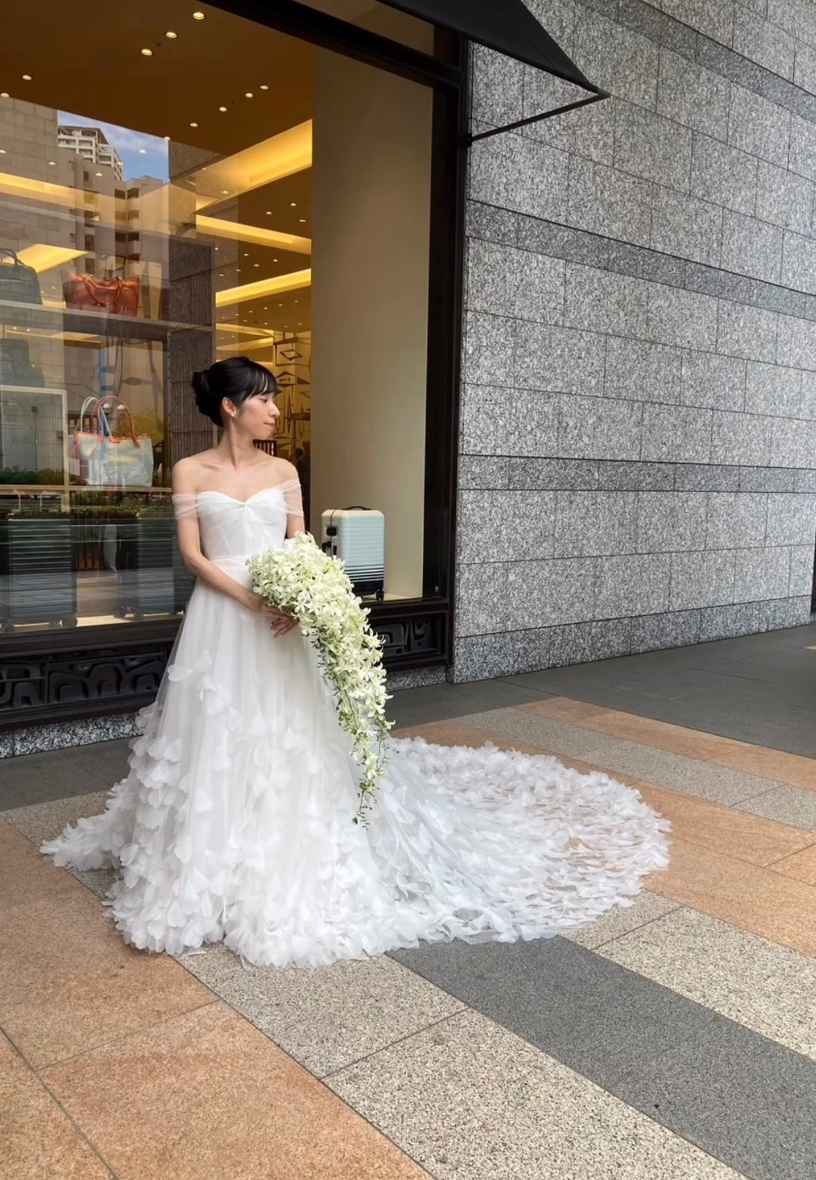 卒花嫁様レポ　神戸オリエンタルホテルさまへ　 生花のロングキャスケードブーケ
