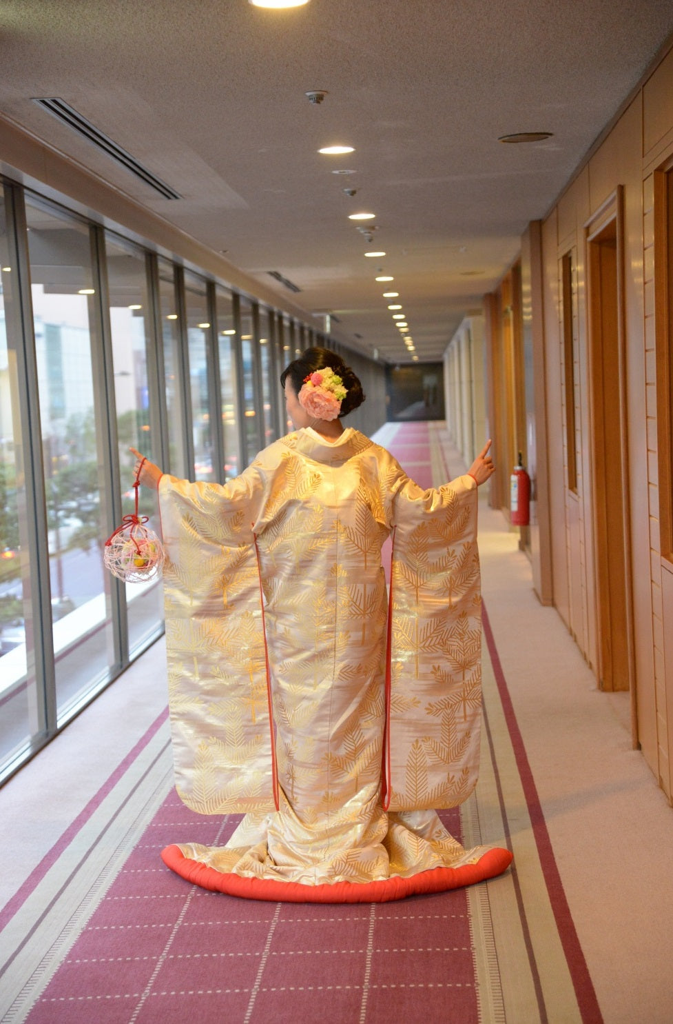 卒花嫁様レポ　帝国ホテルの花嫁さまより　和装の手まりボールブーケ
