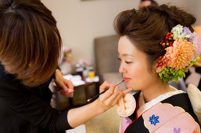 卒花嫁様レポ　黒引き振袖の生花のヘッドドレス　パレスホテルの卒花嫁様より