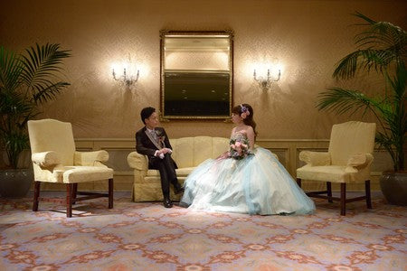 ホテル椿山荘東京 アイスブルーのドレスへのウェディングブーケ｜東京・白金の花屋 一会