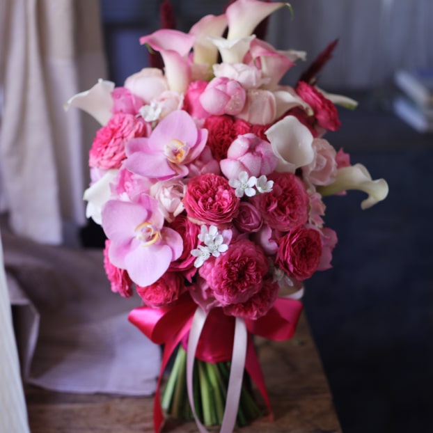 ブーケスタンドあるいはブーケをいれる花瓶について　