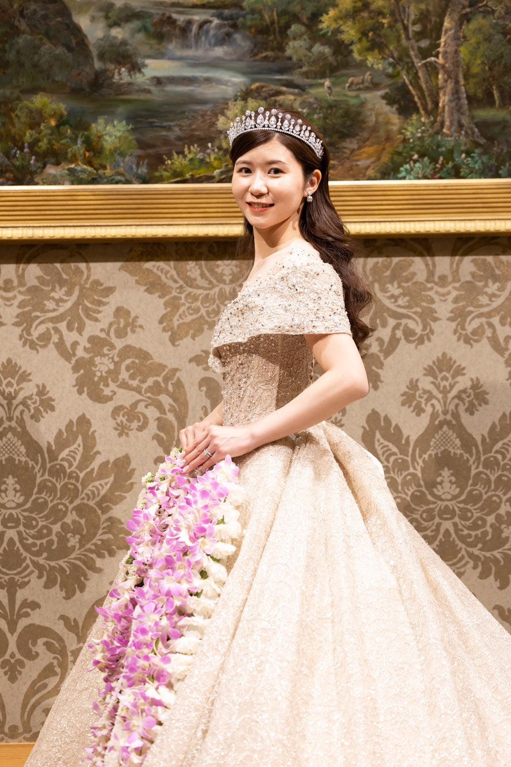 ウェディングブーケを手にした花嫁の笑顔 一会アトリエ白金