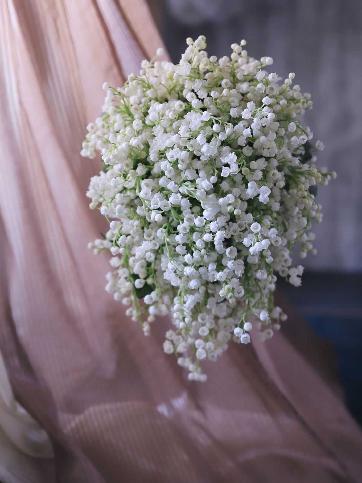 すずらんだけをたっぷり束ねた白いブーケ フォトウェディングの花嫁様へ